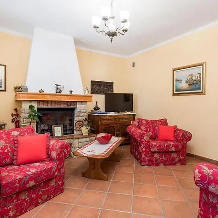 2 Bedroom Cozy In 別荘 Rukavac