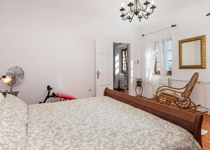 2 Bedroom Cozy In بيت للعطل Rukavac (Primorje-Gorski Kotar)