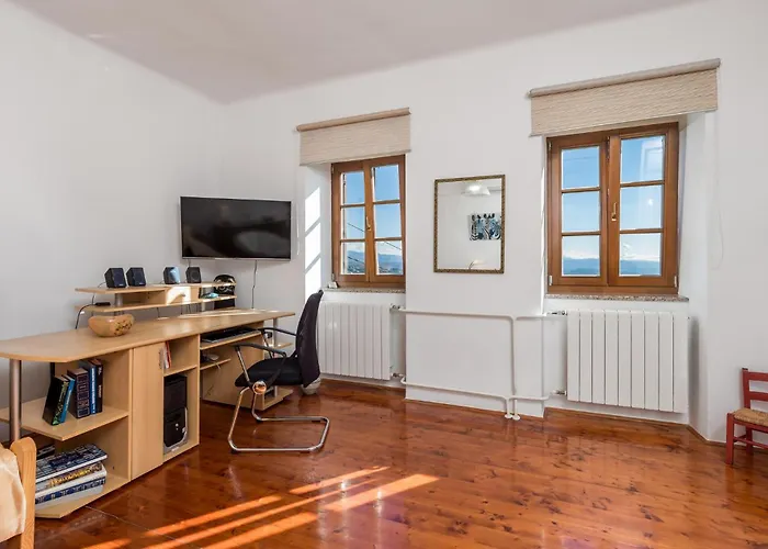 2 Bedroom Cozy In Rukavac (Primorje-Gorski Kotar)