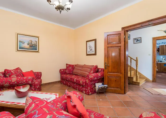 2 Bedroom Cozy In بيت للعطل