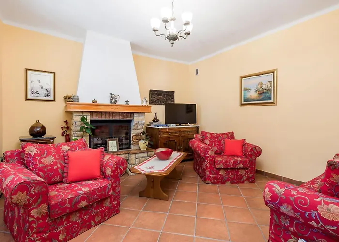 2 Bedroom Cozy In بيت للعطل Rukavac (Primorje-Gorski Kotar)