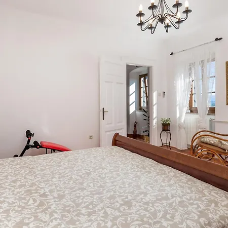 2 Bedroom Cozy In Casa vacanze Rukavac (Primorje-Gorski Kotar)