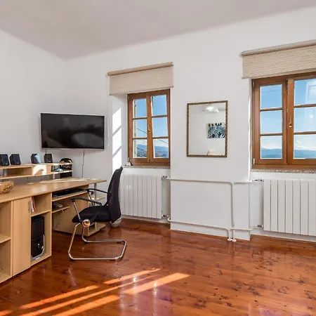 Amazing In With 2 Bedrooms, Wifi&outdoor Swimming Pool Rukavac (Primorje-Gorski Kotar)