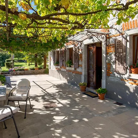Vakantiehuis Amazing In With 2 Bedrooms, Wifi&outdoor Swimming Pool