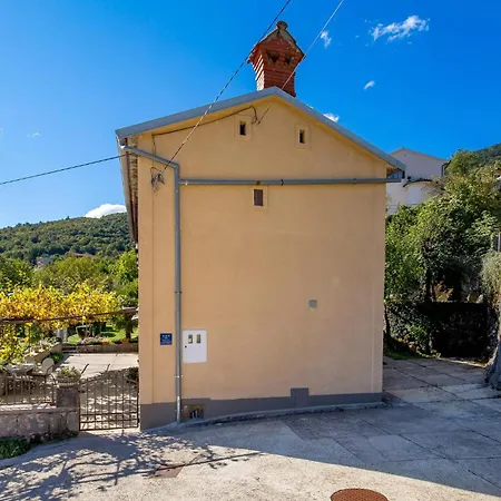 Amazing In With 2 Bedrooms, Wifi&outdoor Swimming Pool Vakantiehuis Rukavac (Primorje-Gorski Kotar)