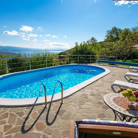 Amazing In With 2 Bedrooms, Wifi&outdoor Swimming Pool