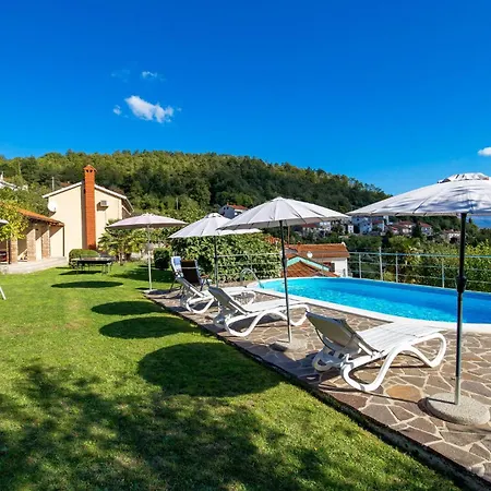 Vakantiehuis Amazing In With 2 Bedrooms, Wifi&outdoor Swimming Pool