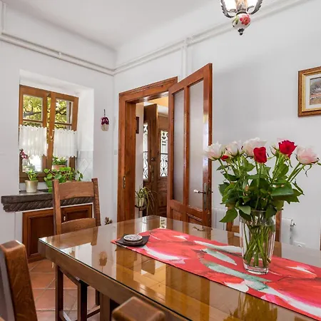 2 Bedroom Cozy In