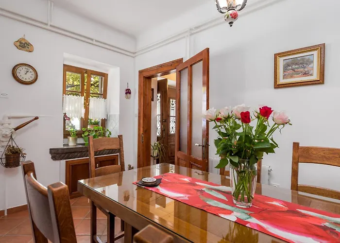 2 Bedroom Cozy In